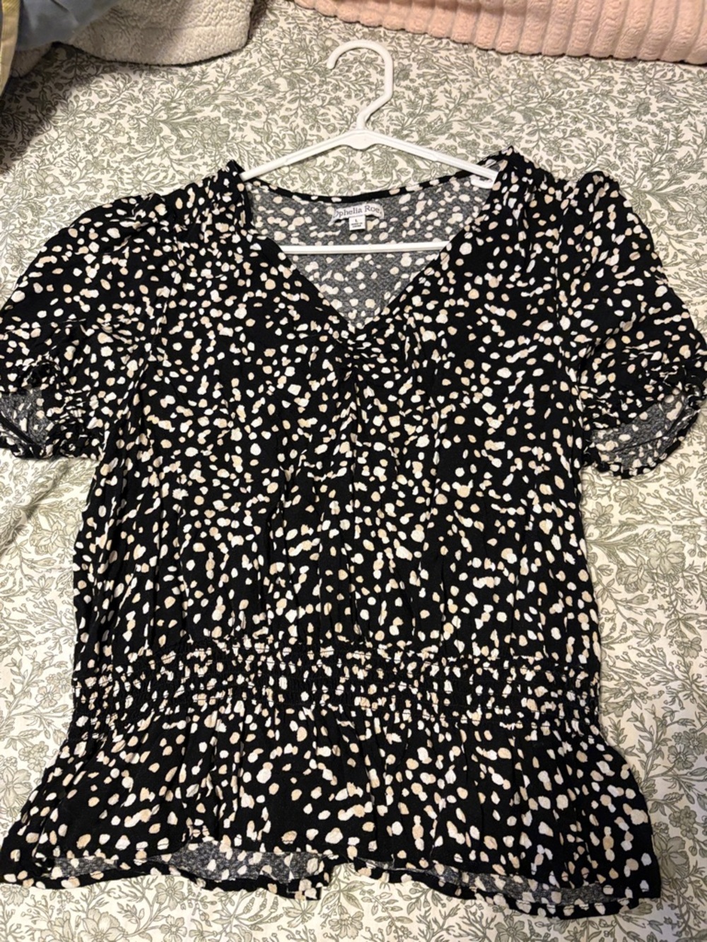 Ariella Black & Cream Spot V-Neck Puff Sleeve Top